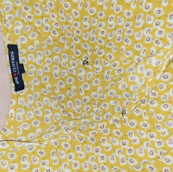 Yellow flower crop top - Picture 3 of 3